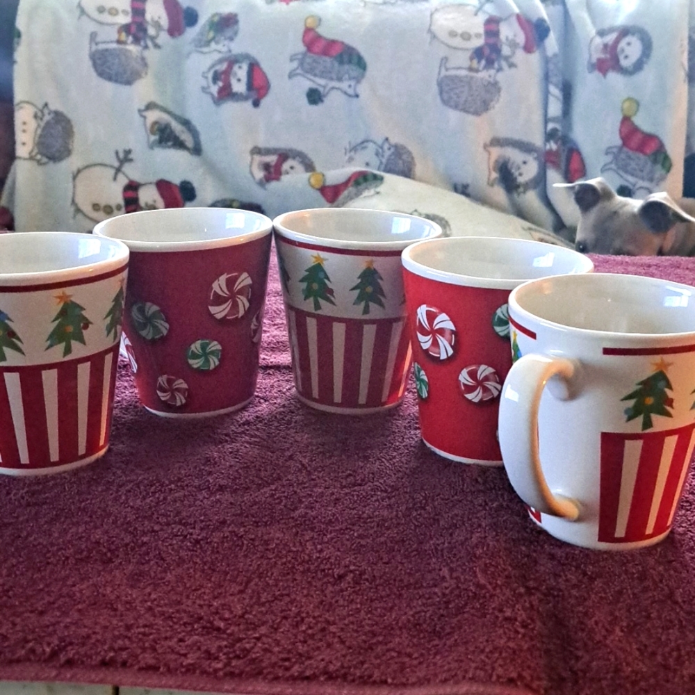 10oz Christmas mugs.